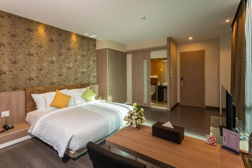 Deluxe Corner Room photo 3