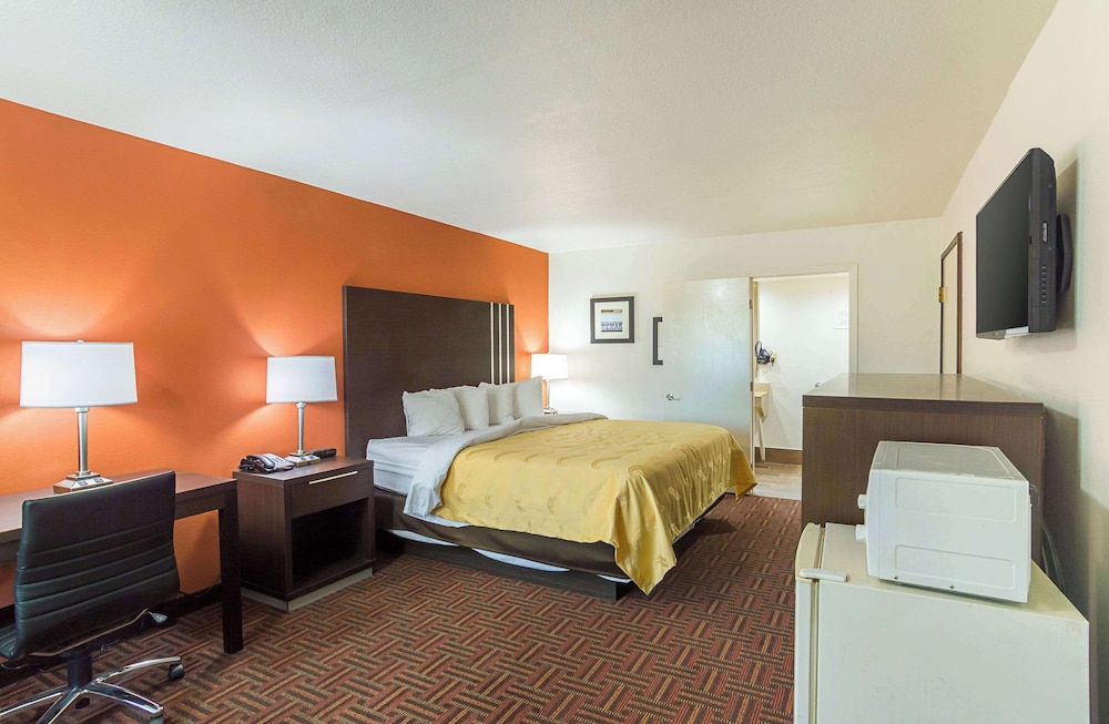 Standard Room, 1 King Bed, Non Smoking - Photo 11