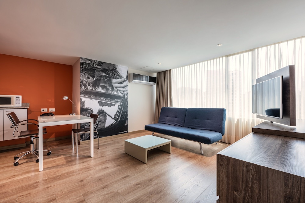 Suite, 1 Queen Bed - Photo 3