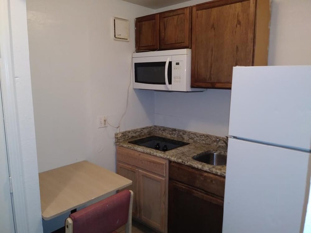 Room, 1 Queen Bed, Non Smoking, Kitchenette - Photo 7