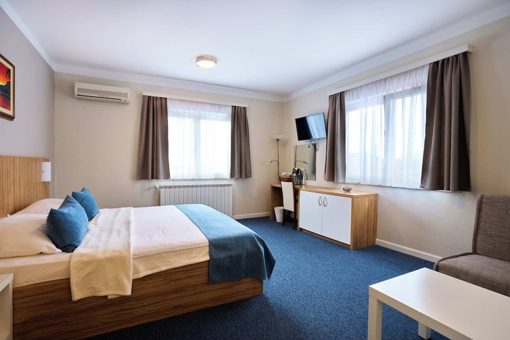Comfort Double or Twin Room, 1 Bedroom, Housekeeping photo 3