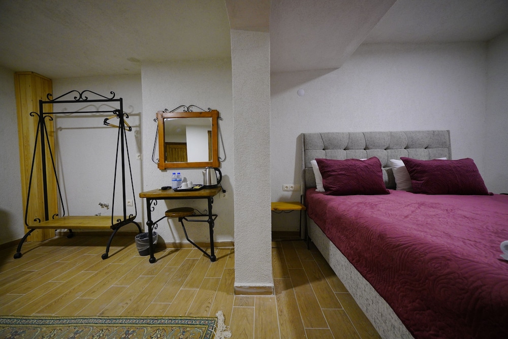Standard Double Room - Photo 7