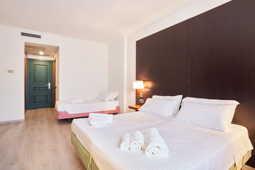 Triple Room - Photo 2