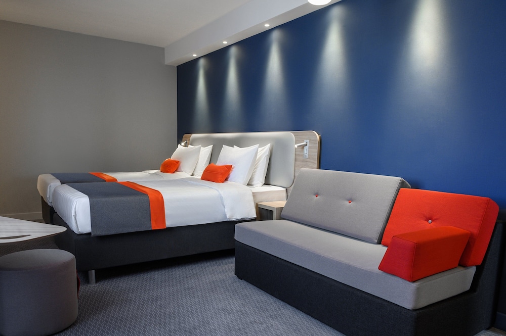 Standard Room, 1 King Bed with Sofa bed (Free Breakfast) - Photo 1