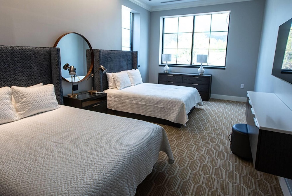 Suite, Multiple Beds, Non Smoking photo 1