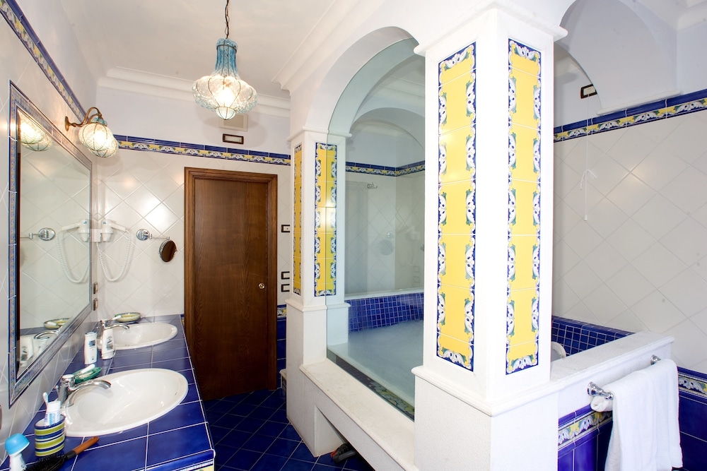 Deluxe Suite, Sea View - Photo 7