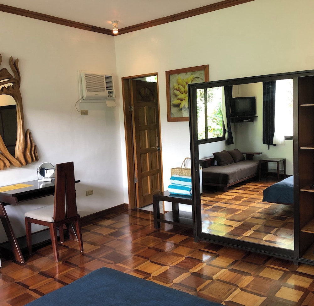 Classic Room, 1 Queen Bed, Garden View photo 2