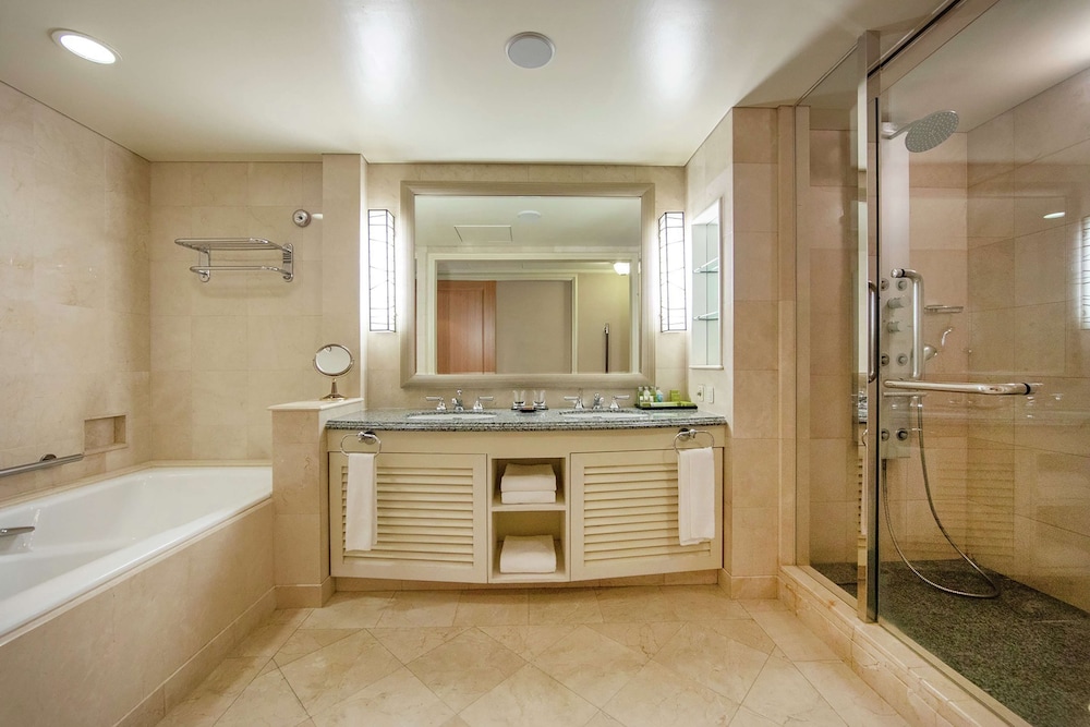 Family Room - Non-Smoking - 80sqm - Rainbow Bridge View - Executive Lunge Access Family Room - Non-Smoking - 80sqm - Rainbow Bridge View - Executive Lunge Access