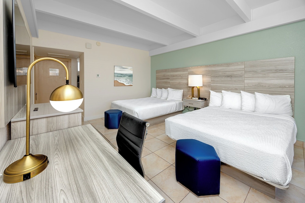 Standard Room, 2 Queen Beds, Balcony, Harbor View - Photo 1
