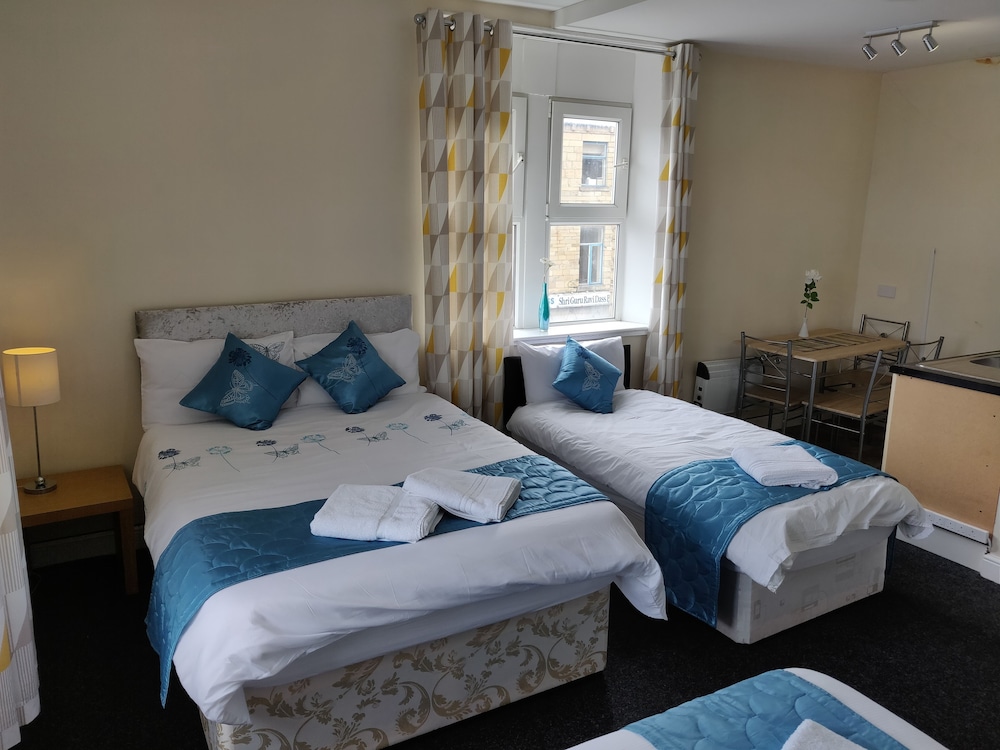 Deluxe Studio, Multiple Beds photo 2