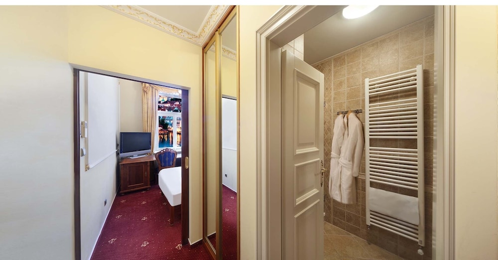 Suite — the supplier's photographs — photo 3