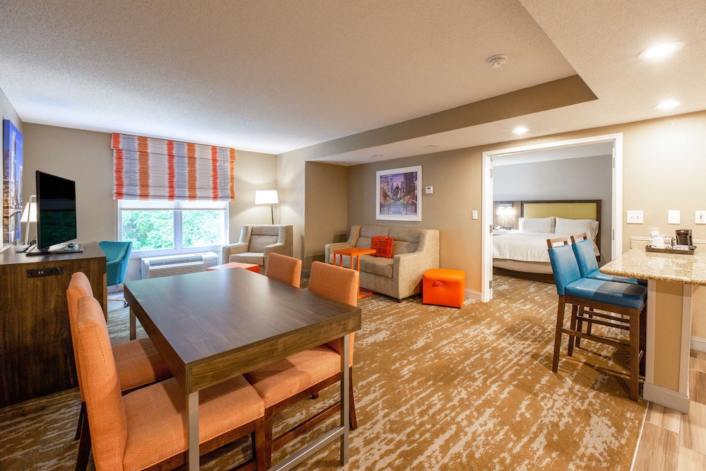 Suite, 2 Double Beds, Kitchen - Photo 1