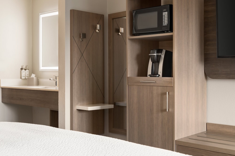 Standard Room, 1 King Bed, Accessible (Communications, Extra Floor Space) - Photo 3