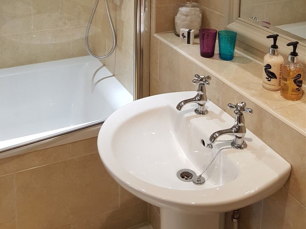 Standard Double Room, Ensuite photo 3