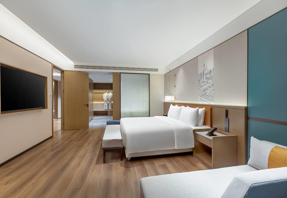 Executive Suite, 1 King Bed, Non Smoking photo 3