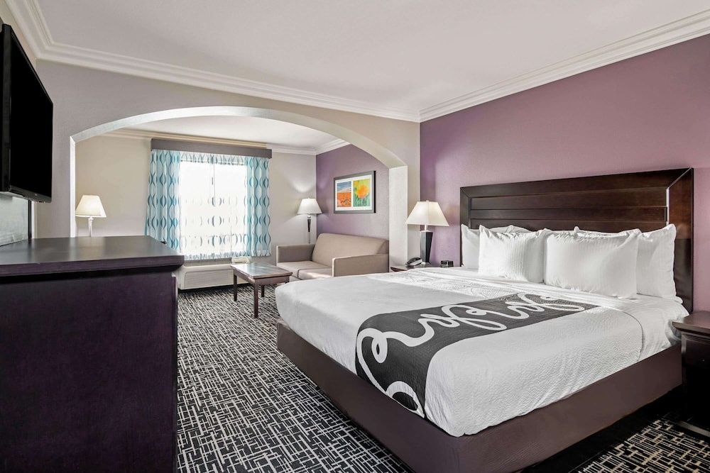 Deluxe Room, 1 King Bed, Non Smoking - Photo 1