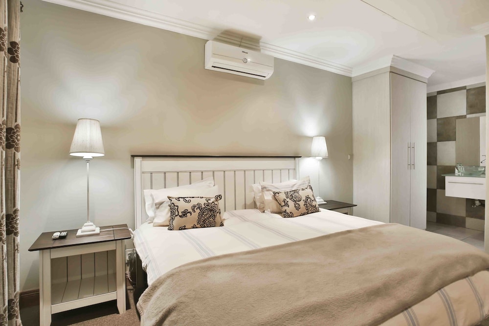House Carlton photo 1