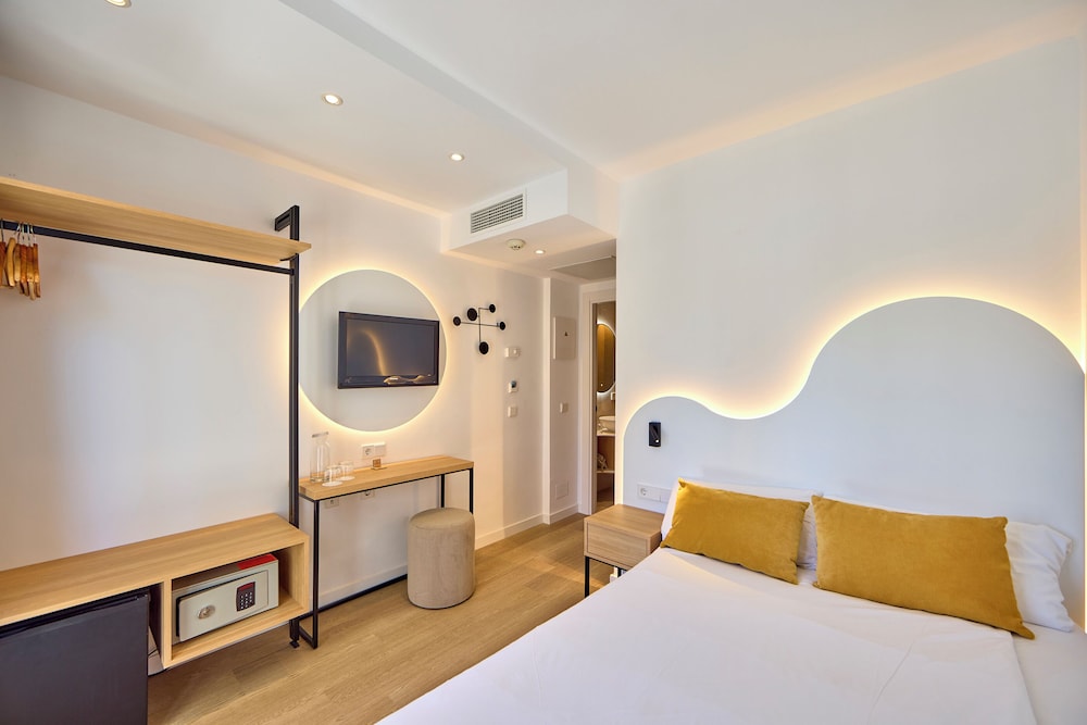 Single Room, Balcony