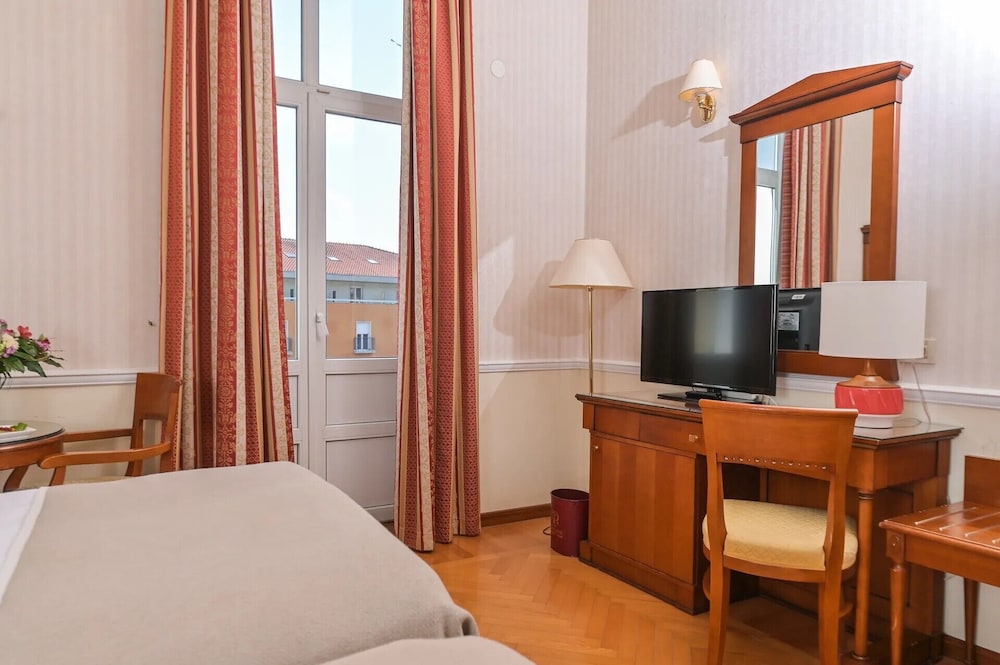 Standard Double or Twin Room, Sea View photo 3