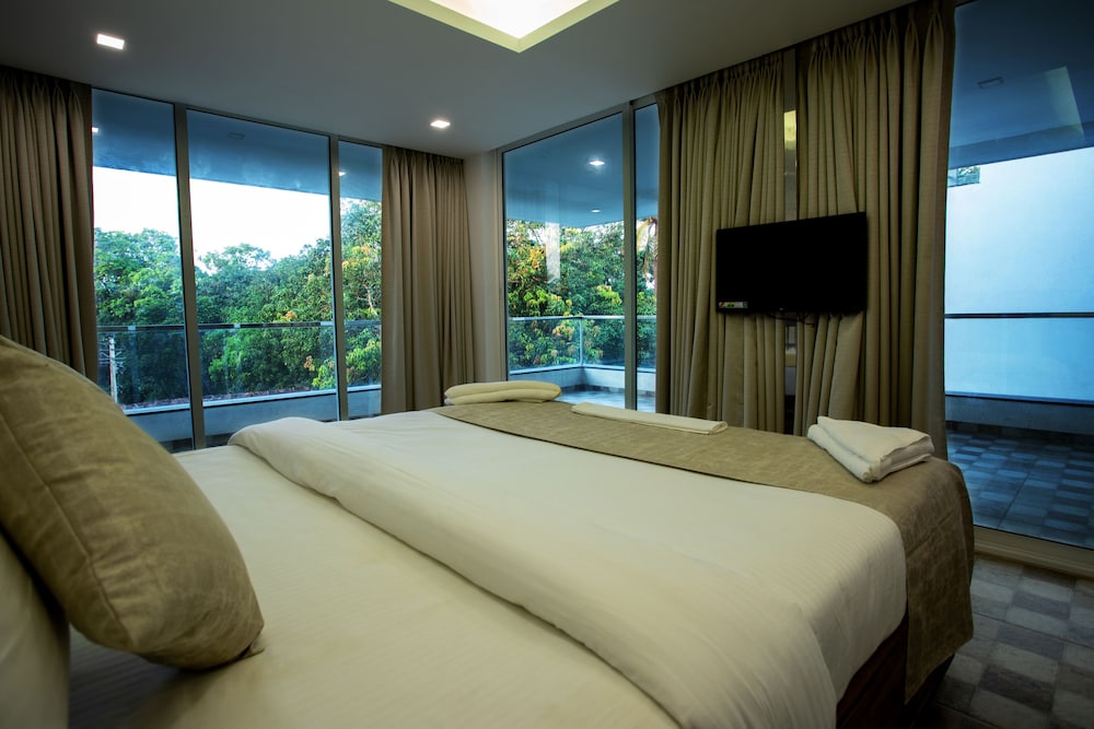 Luxury Room - Photo 13