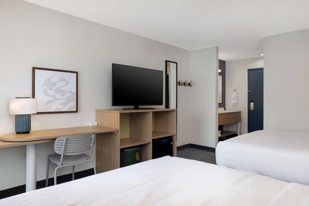 Room, 2 Queen Beds - Photo 1