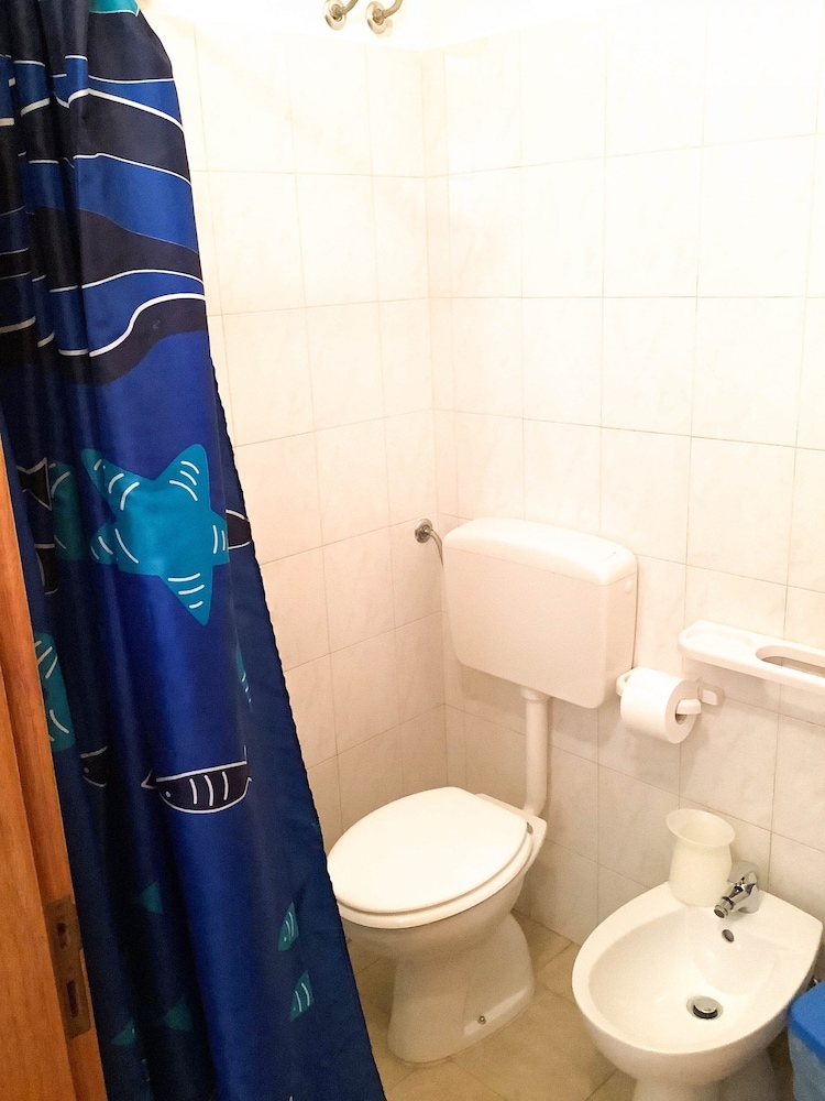 Camera 4 photo 3