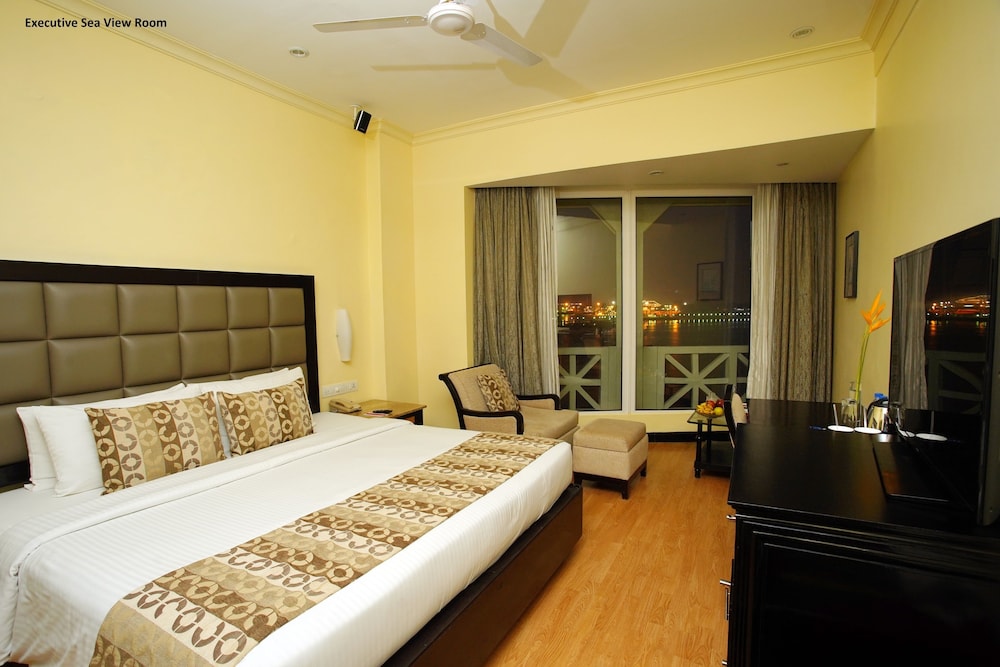 Executive Room, 1 Queen Bed, Sea View - Photo 5