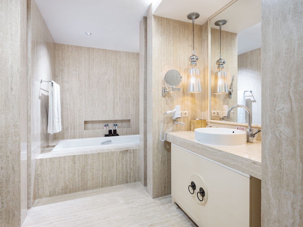 ARTSY Suite - Photo 6