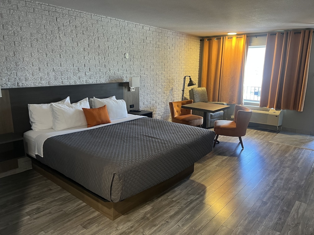 Deluxe Room, 1 King Bed photo 1