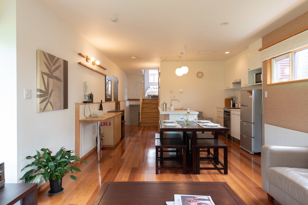 Unit 1, (2 Bedroom 2 Bathroom) photo 1