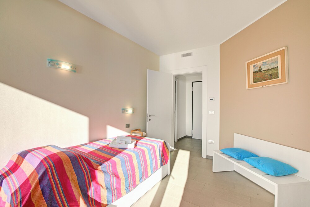 Family Apartment, Multiple Bedrooms, Lakeside (Sogno Sul Lago  Lake Front)
