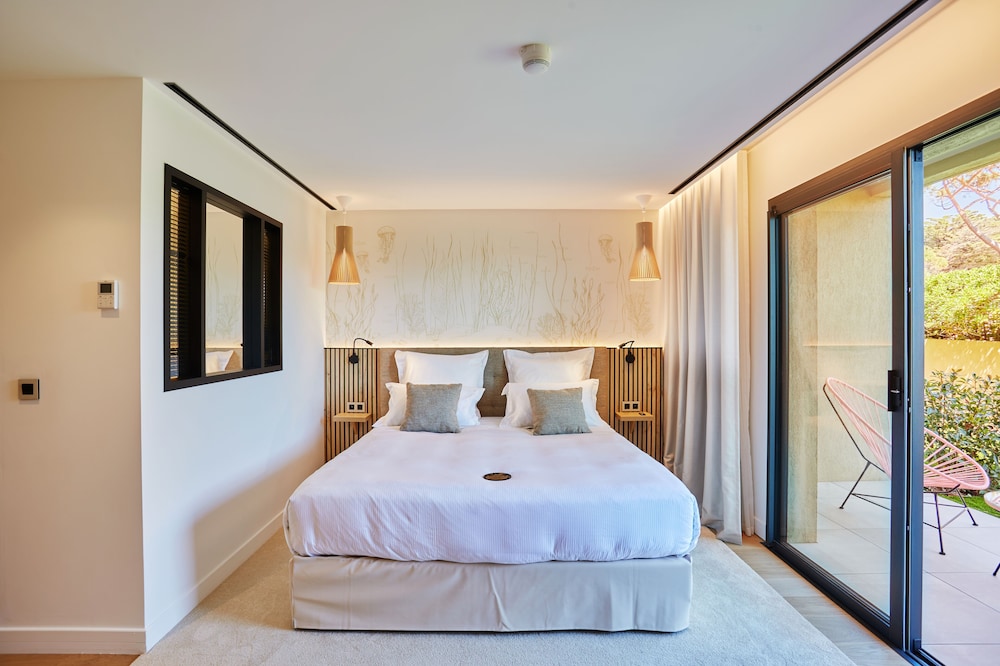 Superior Room, 1 Queen Bed, Garden Area