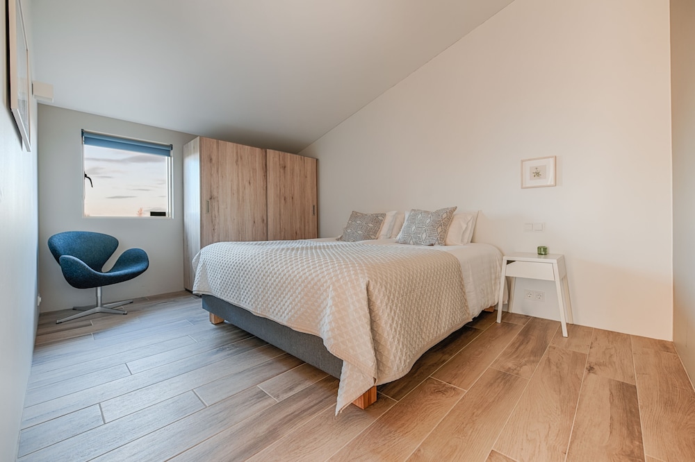 Superior Cottage, 2 Bedrooms, 2 Bathrooms, Hot Tub photo 2