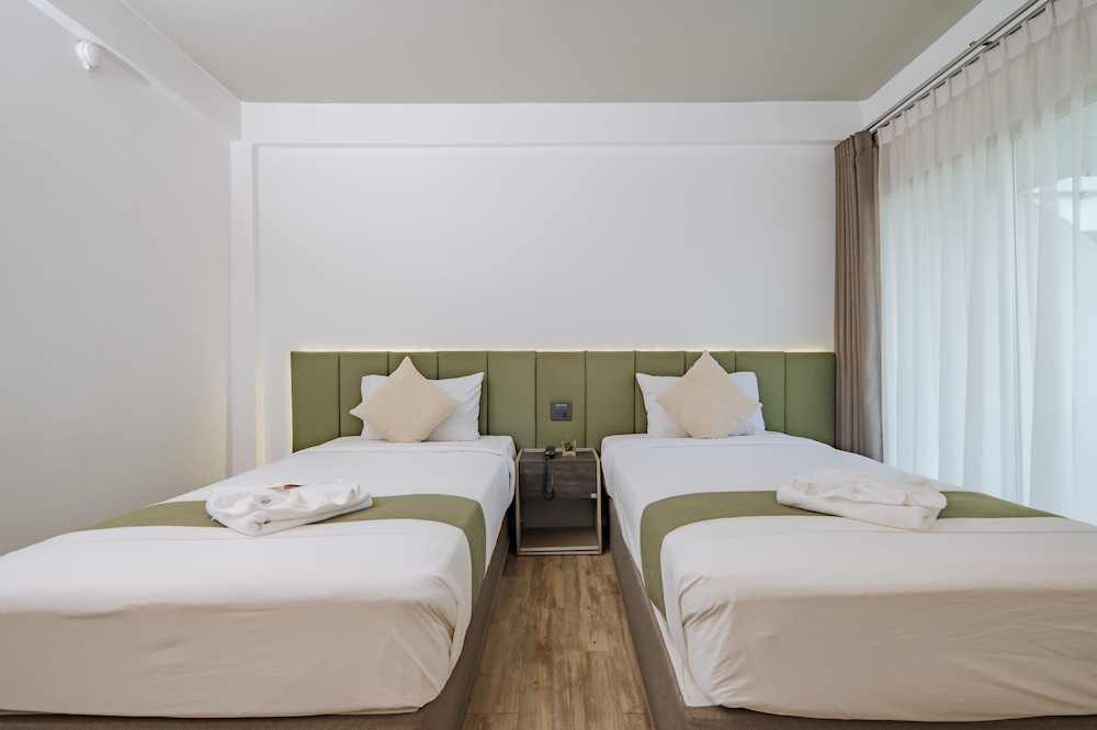 Deluxe Twin Room, Balcony photo 3