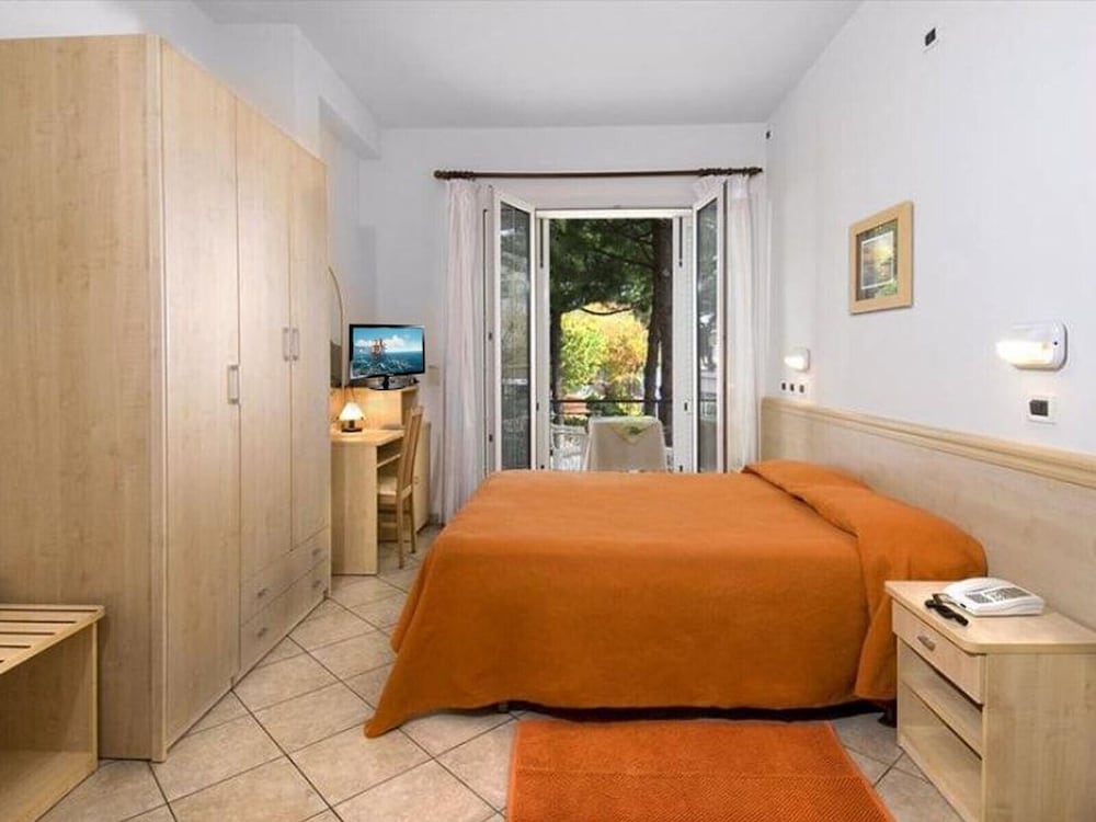 Standard Double Room photo 3