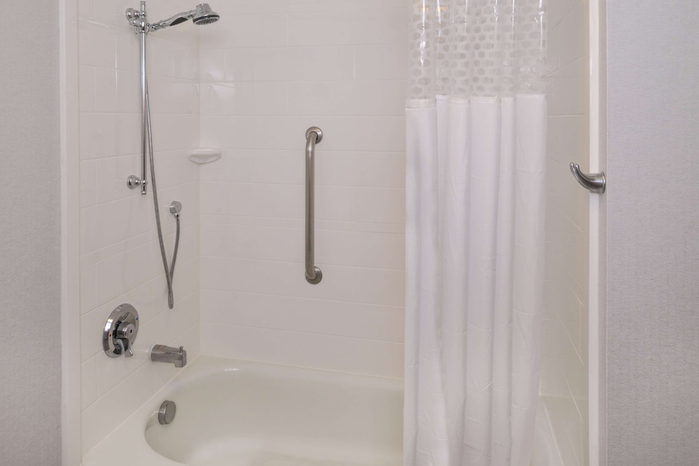 Suite, 2 Queen Beds, Accessible, Non Smoking - Photo 5