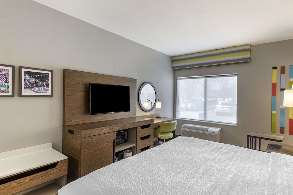 Room, 1 King Bed, Accessible, Bathtub - Photo 2
