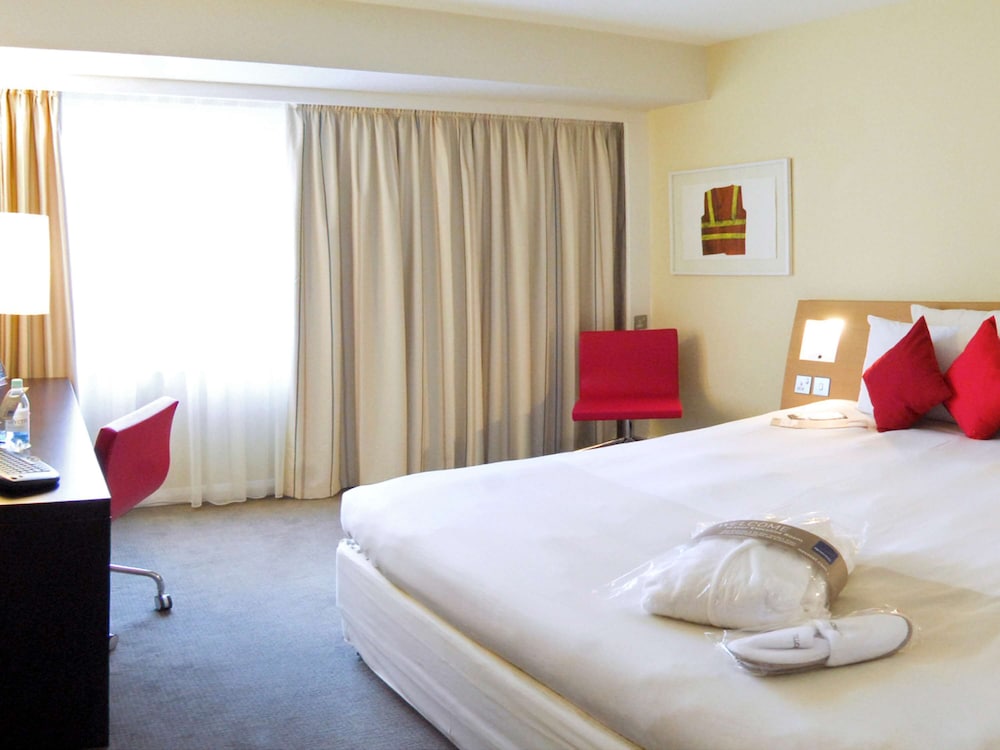 Executive Room, 1 Queen Bed with Sofa bed - Photo 2