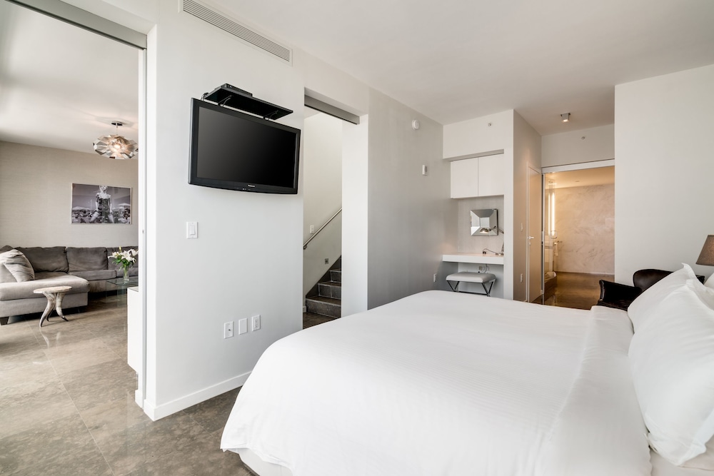 One Bedroom Penthouse with Rooftop Terrace - Photo 2