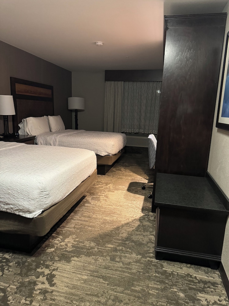 Room, 2 Queen Beds, Accessible (Mobility & Hearing, Roll-in Shower) photo 1