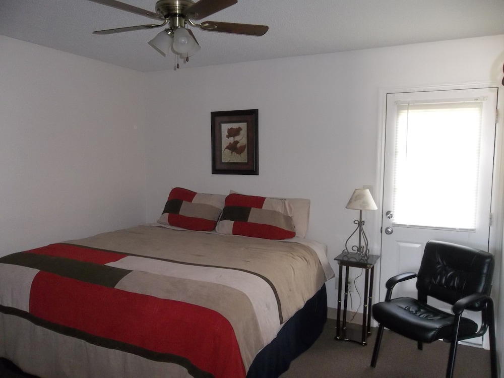Suite, 1 King Bed, Kitchen (Master King Suite) photo 1