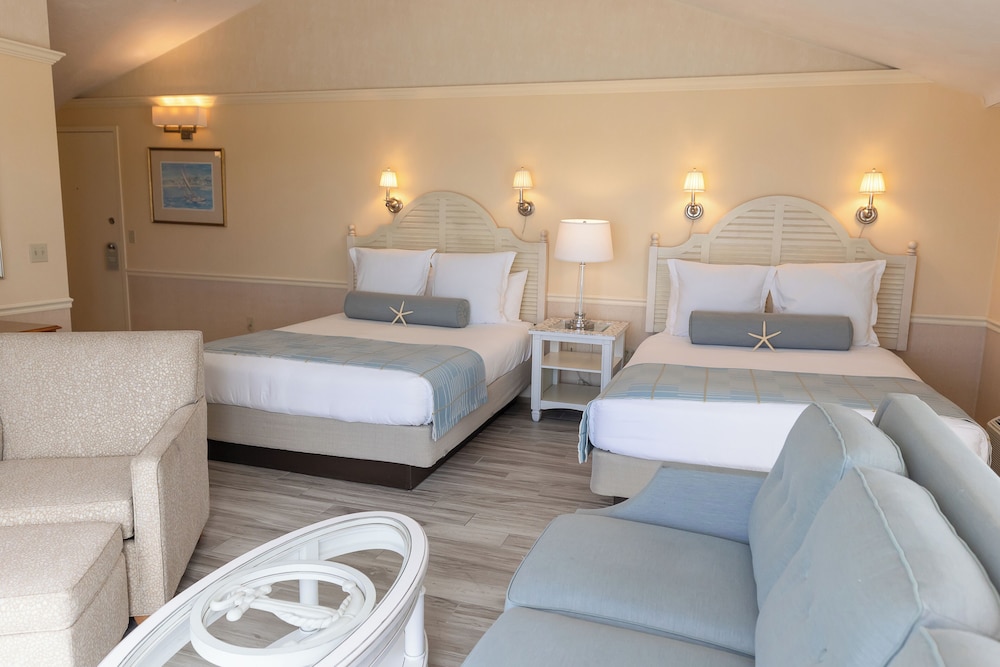2 Queen Beds Harborview Suite
