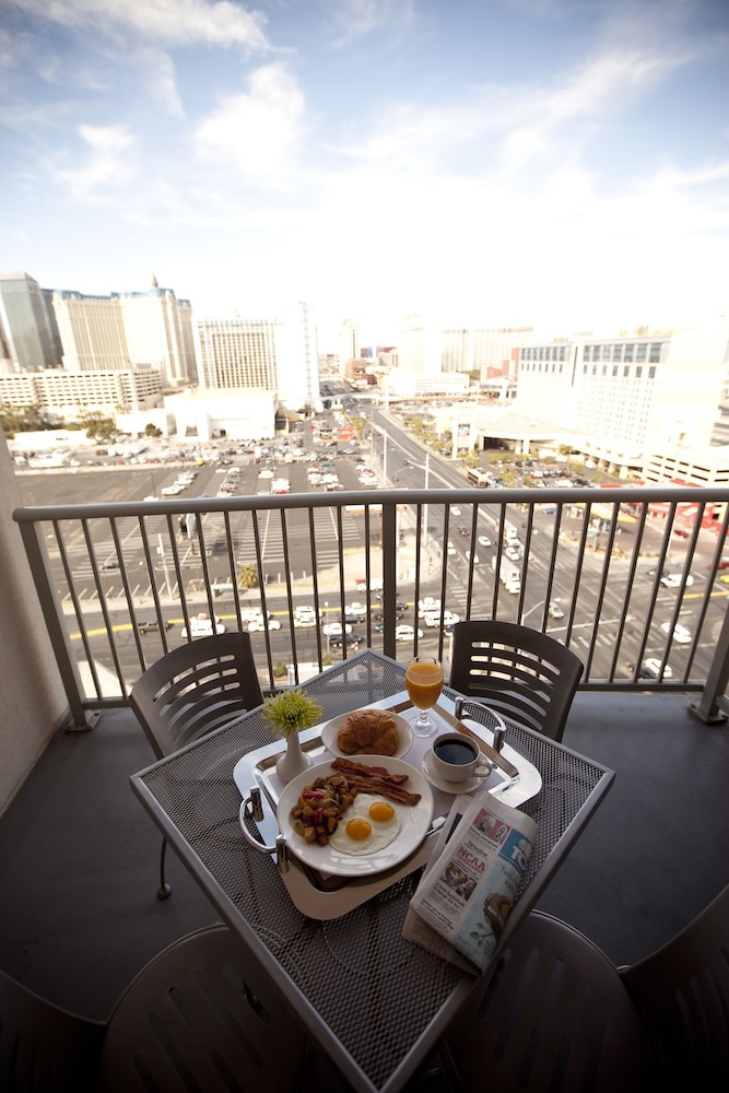 Princess Suite Strip View - Photo 8