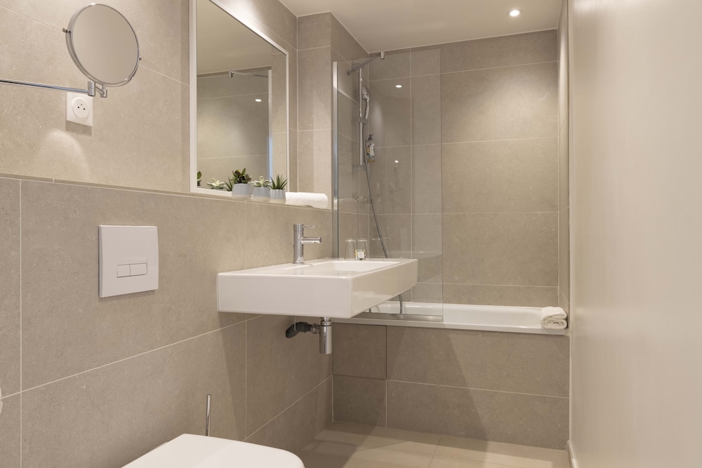 Superior Double Room thumbnail 6