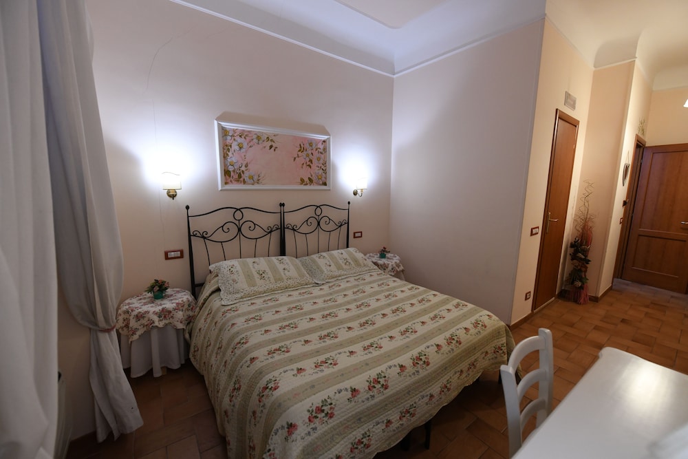 Standard Double Room (Rosa) photo 2