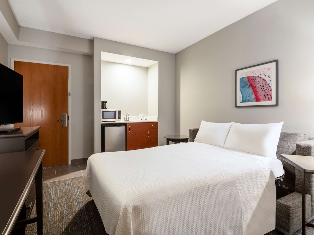 1 King Suite, Non-Smoking - Photo 6