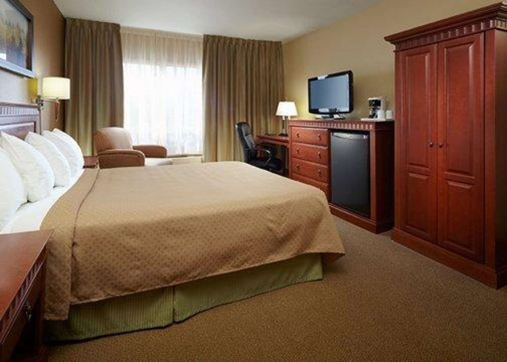 Standard Room, 1 Queen Bed, Non Smoking - Photo 1