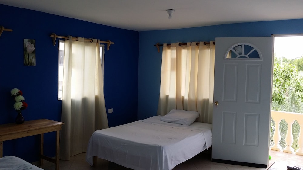 Premium Studio, 2 Double Beds, Pool View