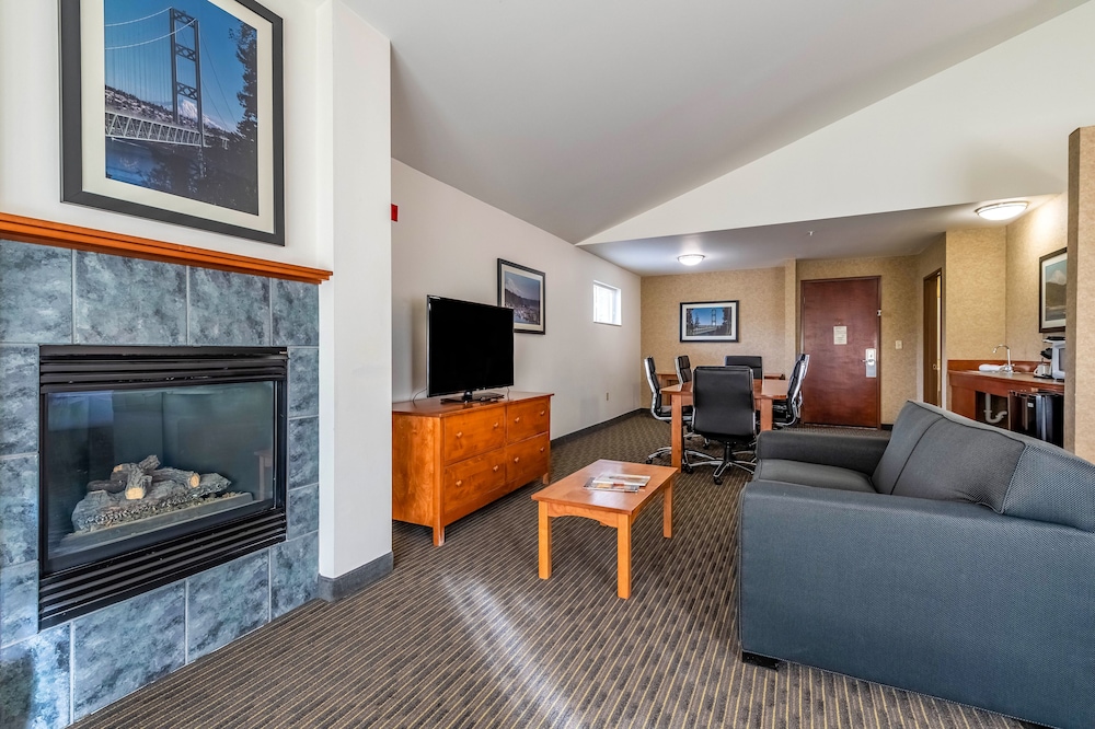 Suite, 2 King Bed, Fireplace (Extended) photo 1