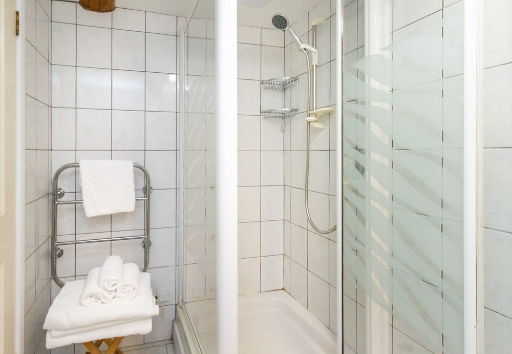 Executive Triple Room, Ensuite - Photo 13